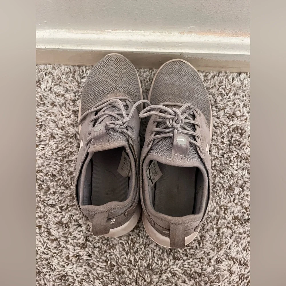 Nike Roshe Grey Sneakers Grey Women's 6.5
